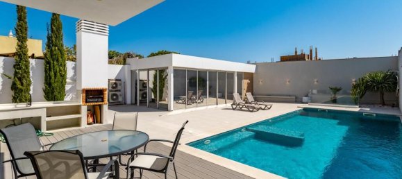 4 bedrooms Villa in Faro, Portugal No. 232370 2