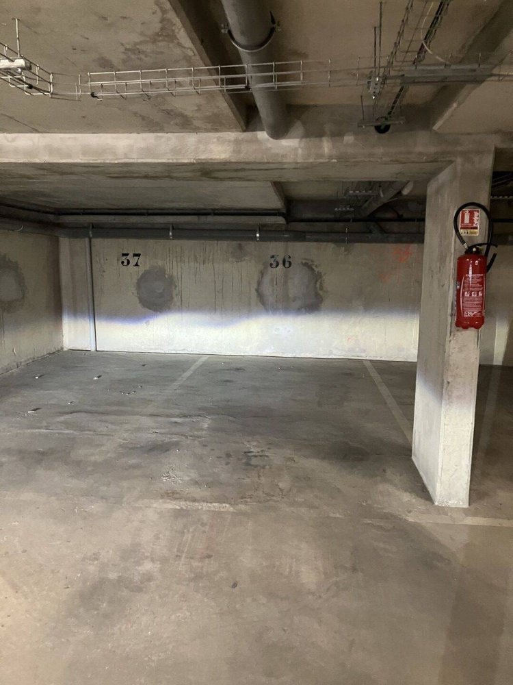 13m² Parking in Villejuif, France No. 334269