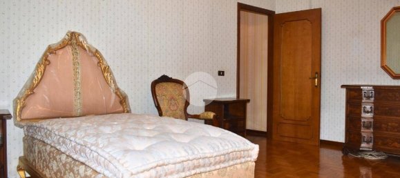 4 bedrooms Villa in Parma, Italy No. 325769 11