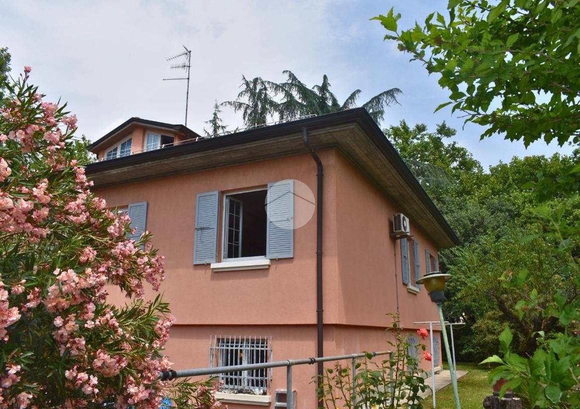4 bedrooms Villa in Parma, Italy No. 325769