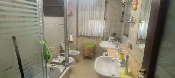 6 rooms Apartment in Naples, Italy No. 224723 4