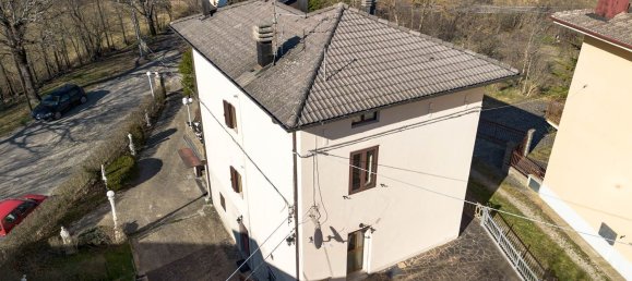 5 rooms House in Lizzano in Belvedere, Italy No. 269767 3