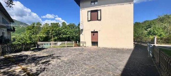 5 rooms House in Lizzano in Belvedere, Italy No. 269767 8