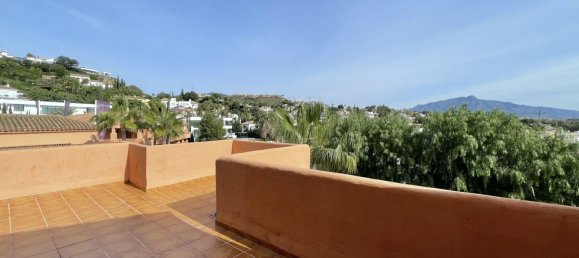 3 bedrooms Penthouse in Benahavis, Spain No. 136424 3