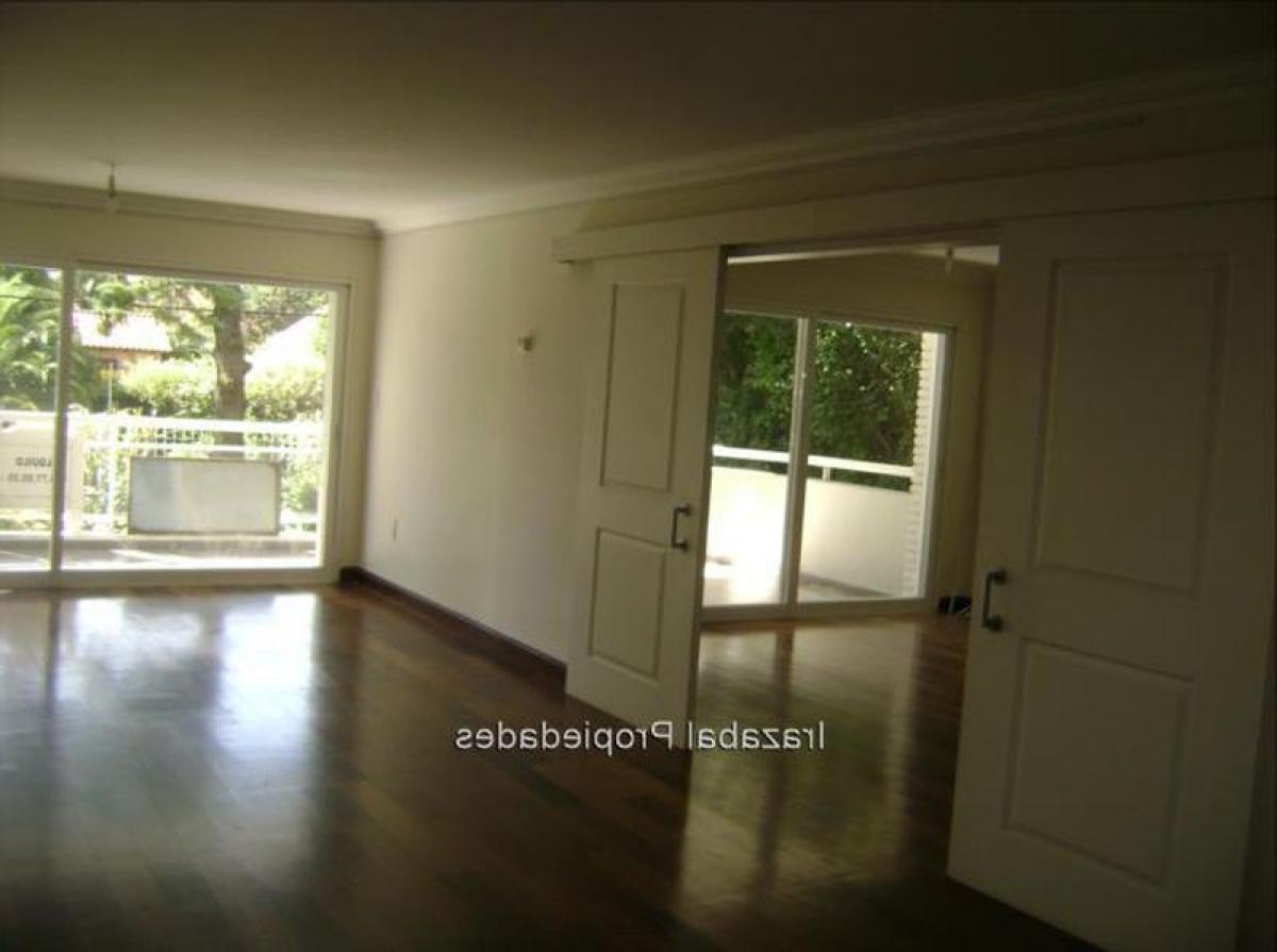 Квартира с 3 спальнями в Монтевидео, Уругвай № 124