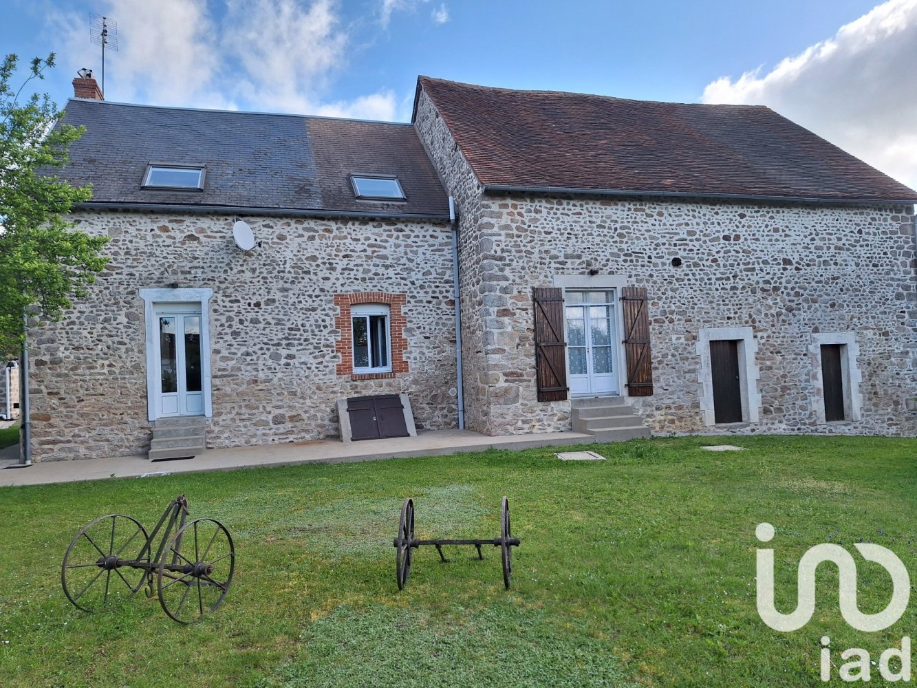 Casa de 4 dormitorios en Montchevrier, France No. 69880