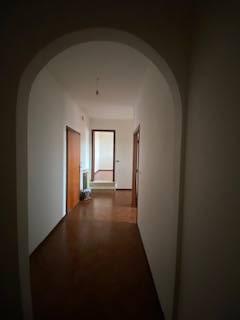 5 rooms Apartment in Ferrara, Italy No. 113702