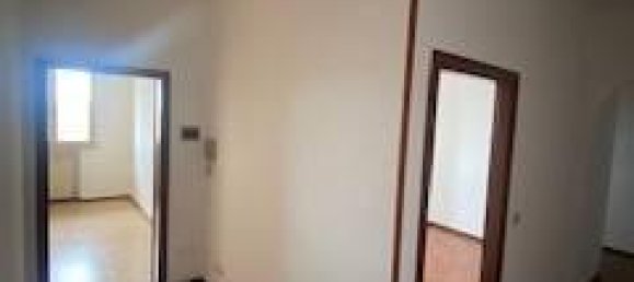 5 rooms Apartment in Ferrara, Italy No. 113702 2