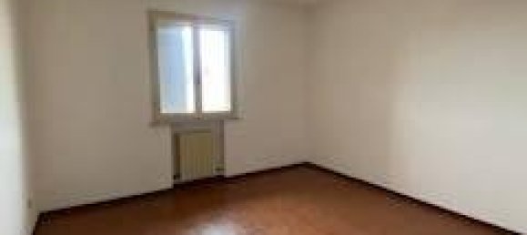 5 rooms Apartment in Ferrara, Italy No. 113702 6