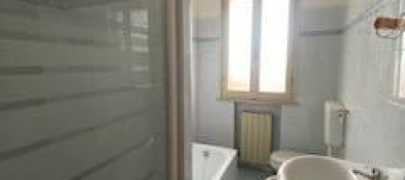 5 rooms Apartment in Ferrara, Italy No. 113702 4