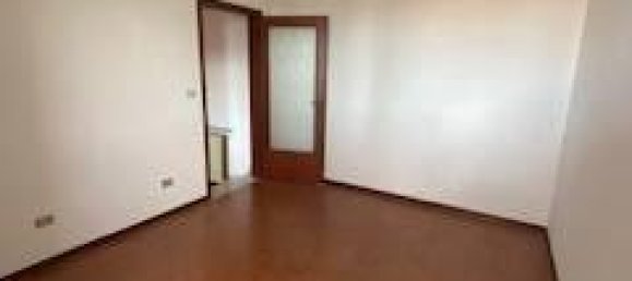 5 rooms Apartment in Ferrara, Italy No. 113702 9