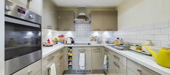 2 Schlafzimmer Haus in Ashtead, United Kingdom, Nr. 13808 3