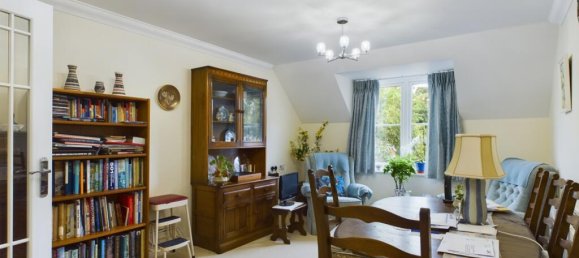 2 Schlafzimmer Haus in Ashtead, United Kingdom, Nr. 13808 2