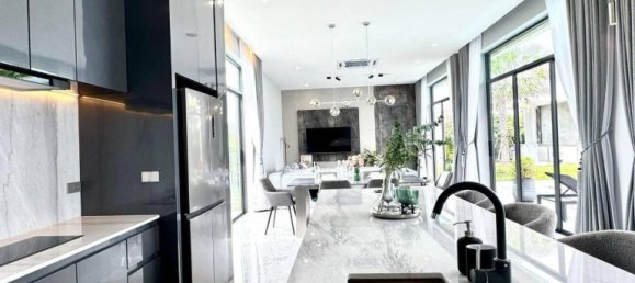 4 bedrooms House in Pattaya, Thailand No. 26118 7