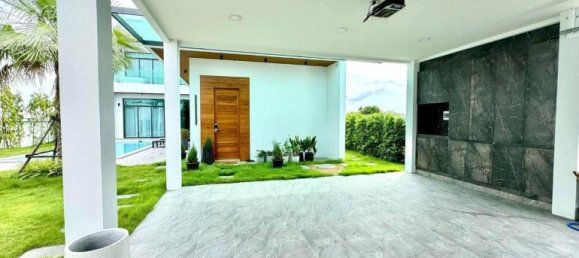 4 bedrooms House in Pattaya, Thailand No. 26118 6