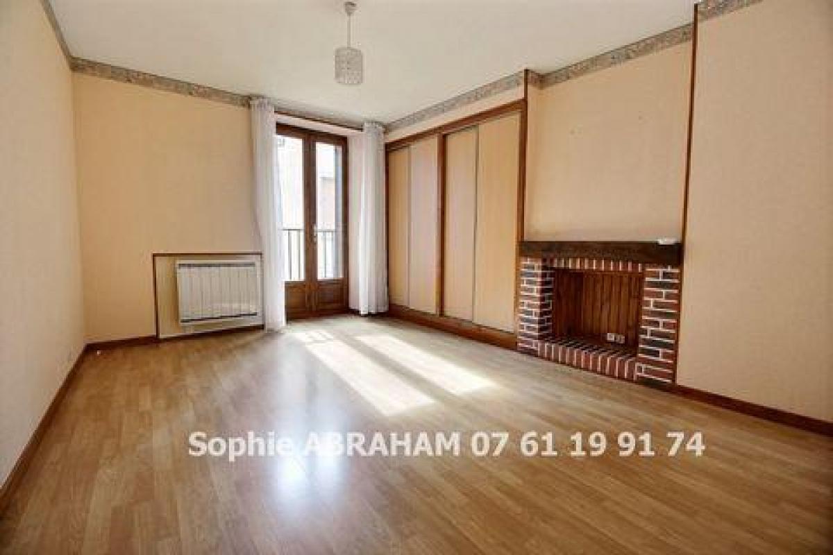 3 bedrooms House in Angerville, France No. 5044