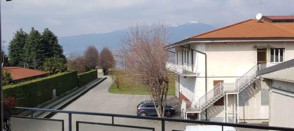 20 rooms Apartment in Bosisio Parini, Italy No. 15281 3