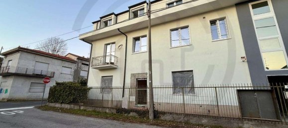 3-salle Appartement à Meda, Italy No. 2422 5