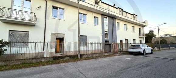 3-salle Appartement à Meda, Italy No. 2422 3