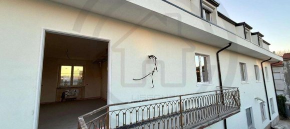 3-salle Appartement à Meda, Italy No. 2422 9