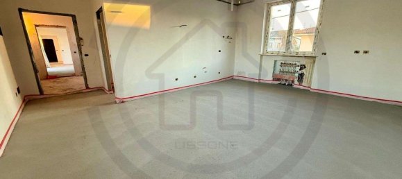 3-salle Appartement à Meda, Italy No. 2422 10