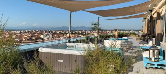 3 bedrooms Penthouse in Livorno, Italy No. 271418 4