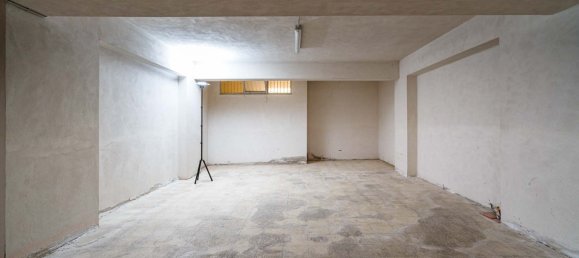  مرآب في Letojanni, Italy 102متر مربع رقم 77103 10