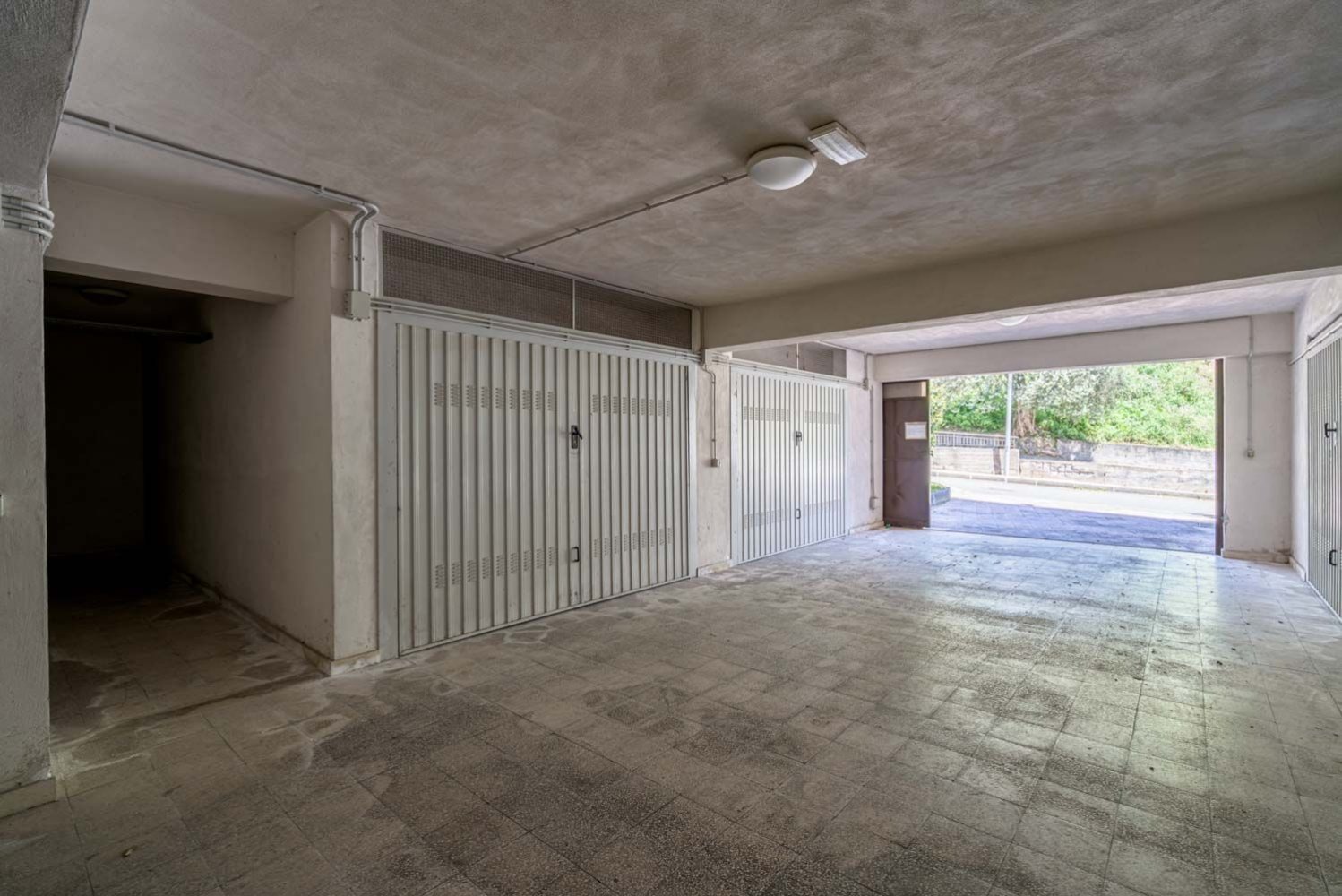  مرآب في Letojanni, Italy 102متر مربع رقم 77103