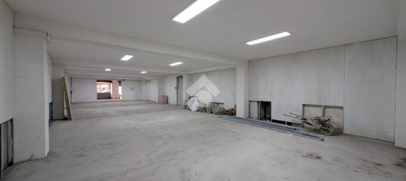 300m² Commercial property in San Prisco, Italy No. 337716 15