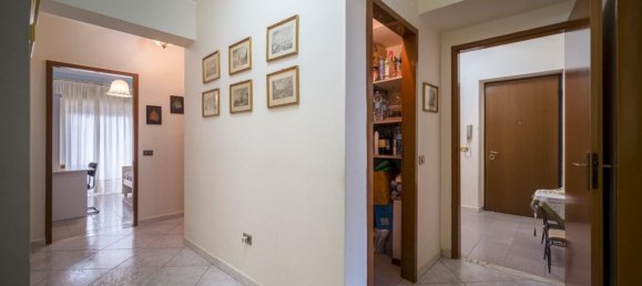4-salle Appartement à Messina, Italy No. 34881 14