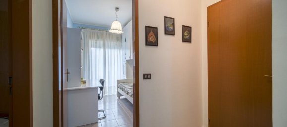 4-salle Appartement à Messina, Italy No. 34881 12