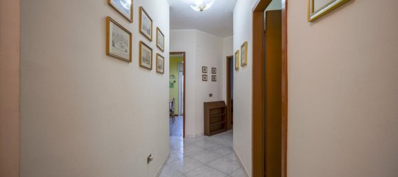 4-salle Appartement à Messina, Italy No. 34881 13