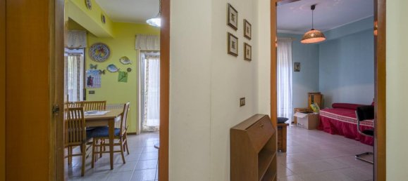 4-salle Appartement à Messina, Italy No. 34881 36