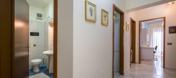 4-salle Appartement à Messina, Italy No. 34881 11