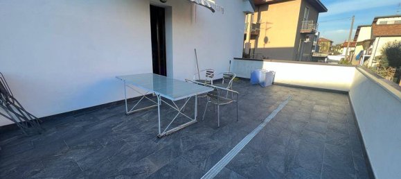 3 bedrooms Villa in Mozzate, Italy No. 109437 8