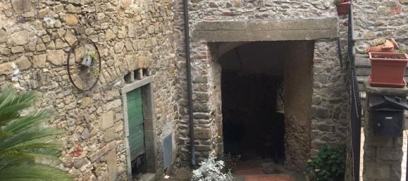 4 rooms Apartment in Follo, Italy No. 254192 4