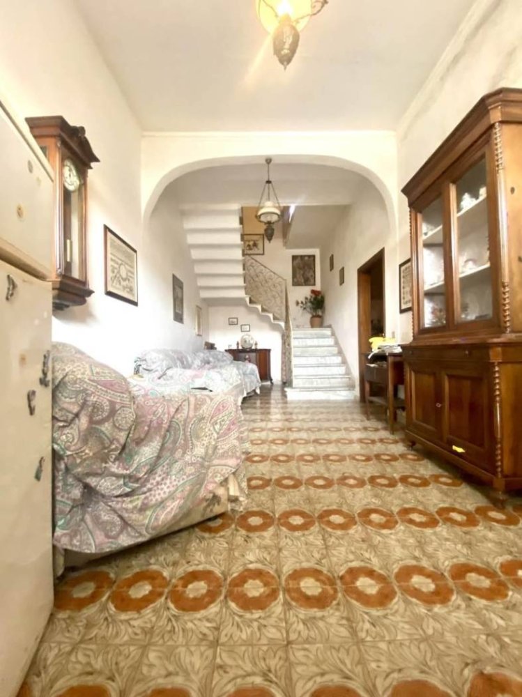 4 bedrooms House in Carrara, Italy No. 41475