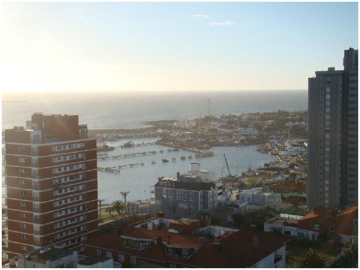 3 bedrooms Apartment in Maldonado, Uruguay No. 11045