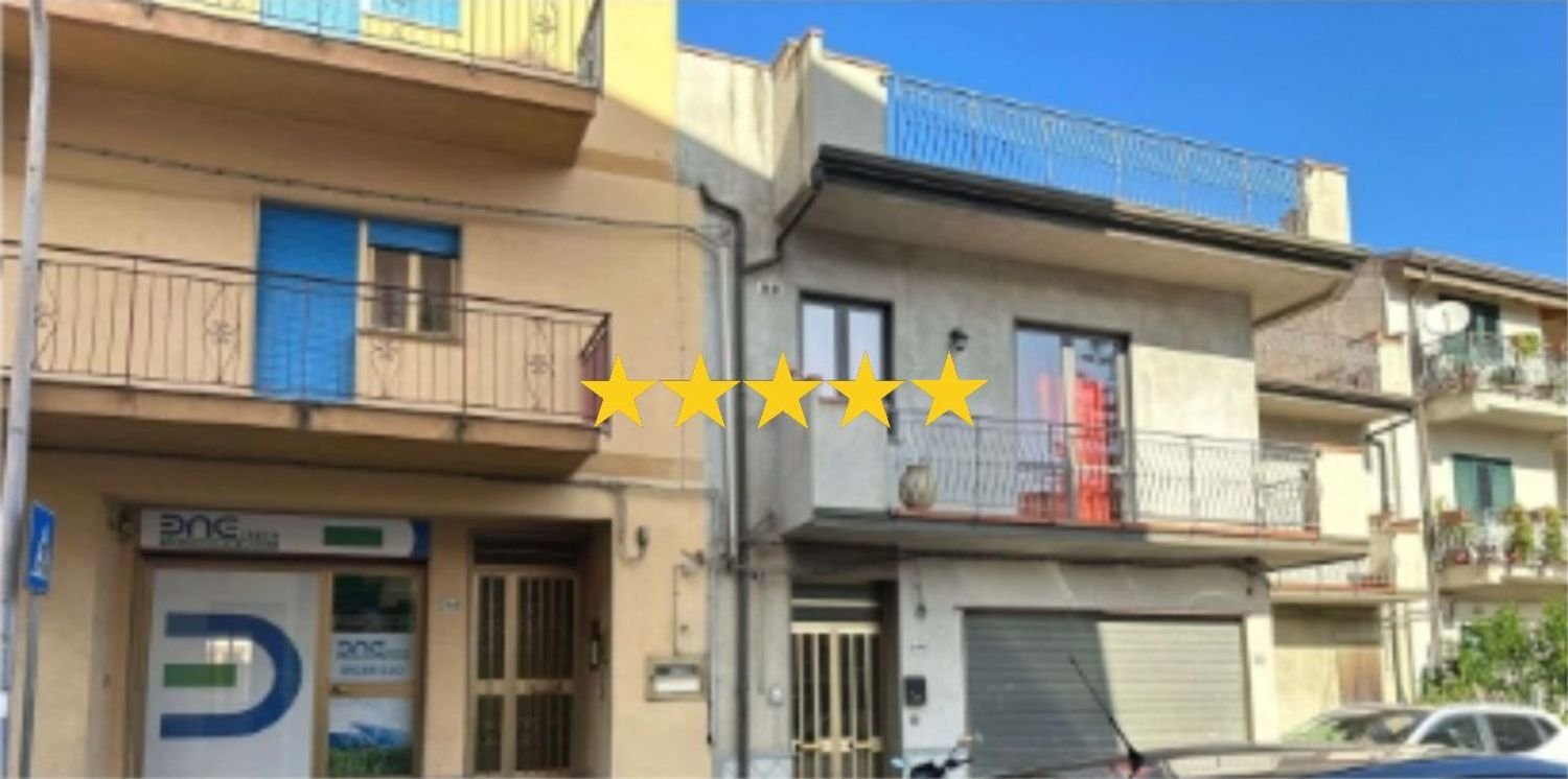 7-salle Appartement à Capri Leone, Italy No. 43667