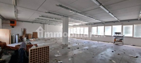 Склад 784м² в Лоро Чуффенна, Италия № 325353 2