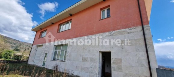 Склад 784м² в Лоро Чуффенна, Италия № 325353 3