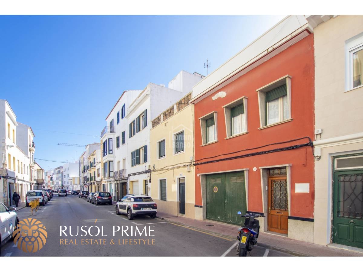 Квартира с 4 спальнями в Маон, Испания № 1635