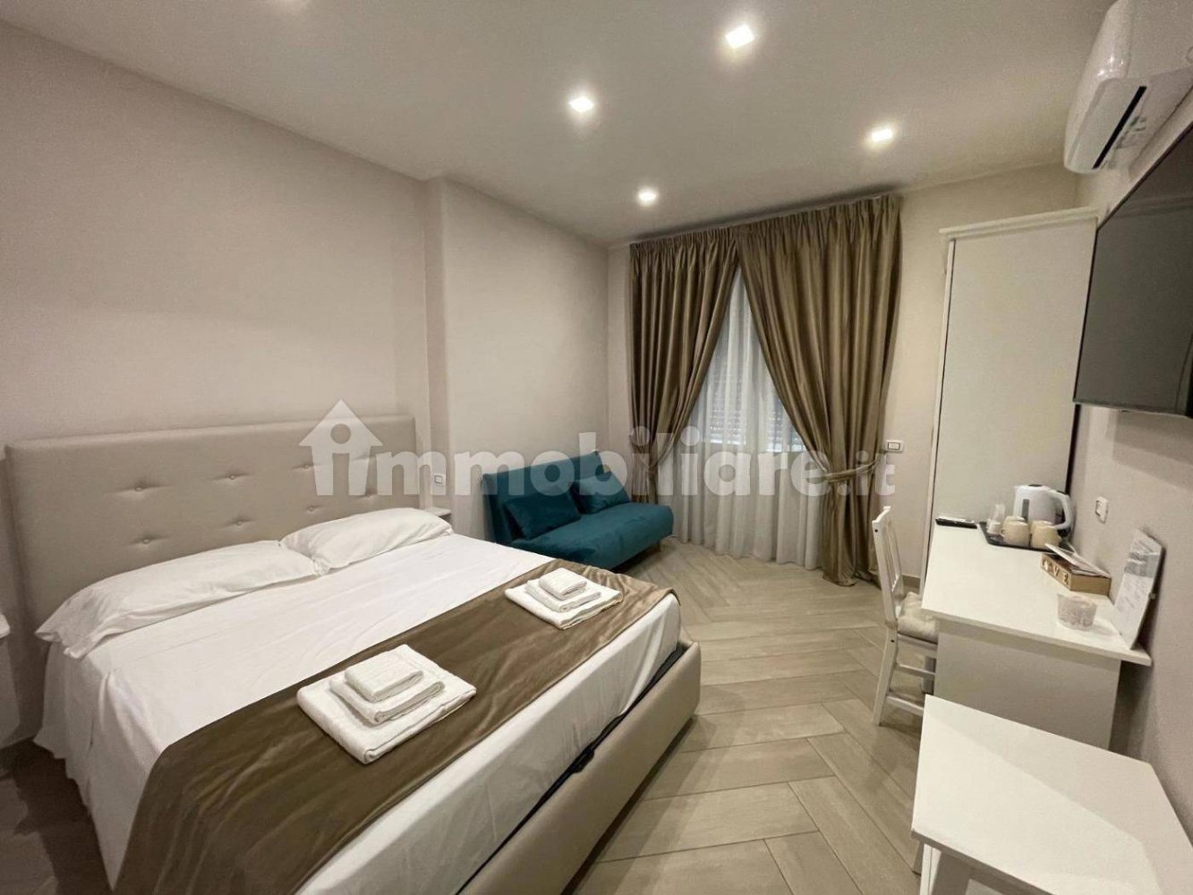 Apartamento de 4 habitaciónes en Naples, Italy No. 16073