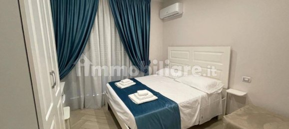 Apartamento de 4 habitaciónes en Naples, Italy No. 16073 2