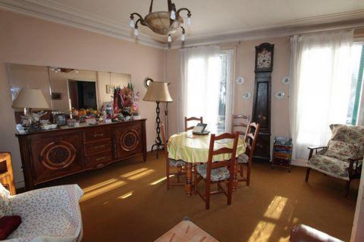 5 bedrooms House in Montreuil, France No. 31227