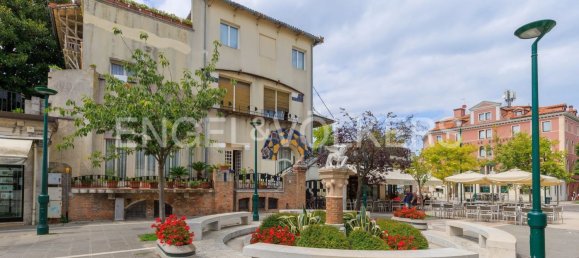 9-salle Villa à Venice, Italy No. 67670 36