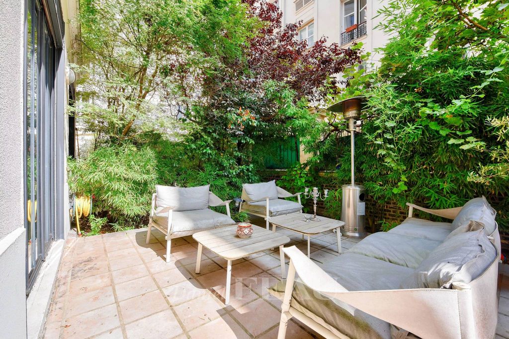 Apartamento de 4 dormitorios en Paris, France No. 122567