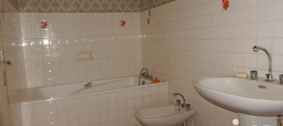 5 bedrooms House in Vineuil, France No. 78882 4