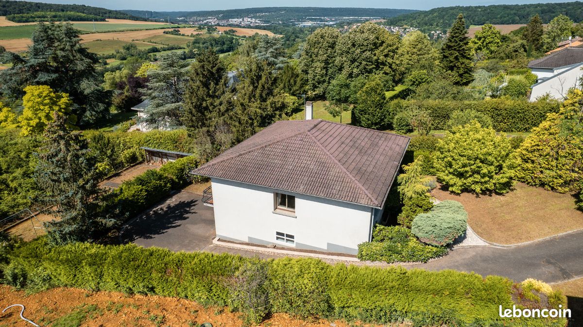 Casa de 4 dormitorios en Lay-Saint-Christophe, France No. 257342