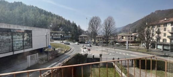 Casa de 9 habitaciónes en Clusone, Italy No. 72297 11